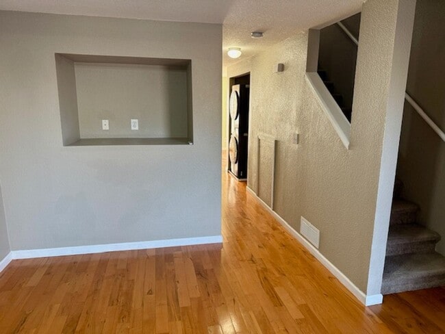 Building Photo - Wheat Ridge 2-story