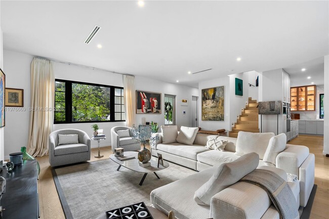 Building Photo - 2015 Country Club Prado