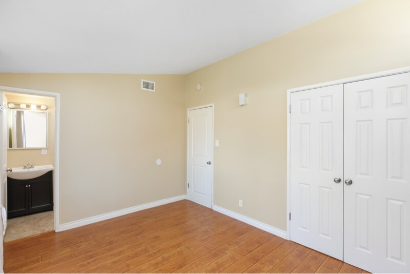 Building Photo - 526 N Emerald Dr