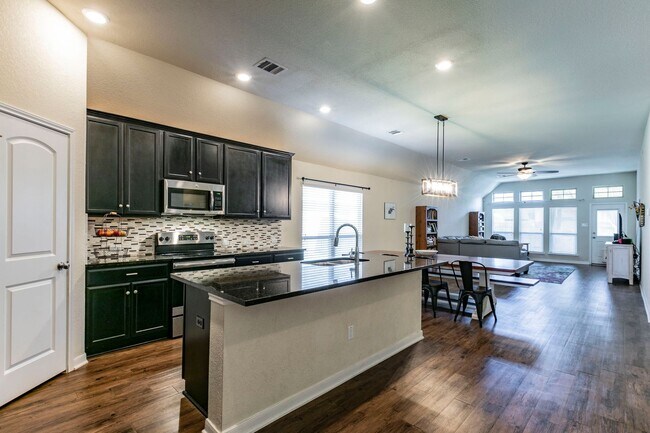 Building Photo - 4 BEDROOM, 3 BATH, BELTON ISD