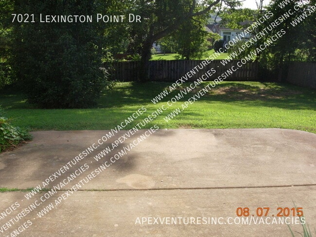 Building Photo - 7021 Lexington Point Dr