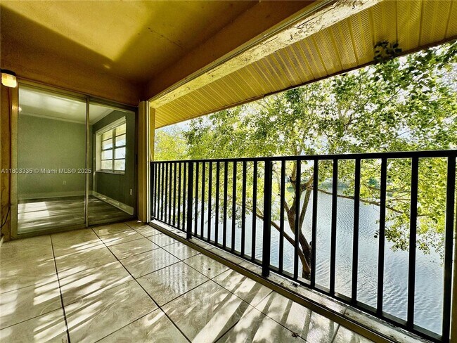 Building Photo - 15430 SW 82nd Ln
