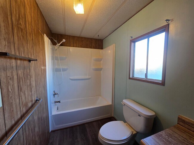 Building Photo - 1st Month Free!! 2 Bedroom/2Bath Mobile home with Arizona Room and Fully Fenced Yard.