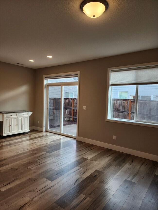 Building Photo - FIRST  FULL  MONTH'S   RENT  FREE     Lovely 2019 single-family home in Newberg