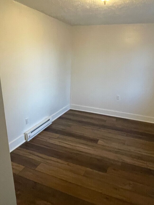 Building Photo - 820 7th St