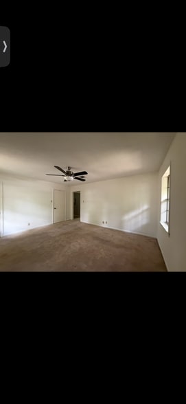 Building Photo - 2102 Elmwood Dr