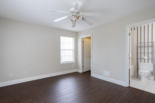 Building Photo - 3569 Chatelaine Dr