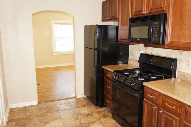 Building Photo - 583 Colonial Cir SE