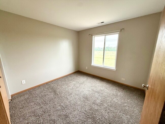 Building Photo - 388 Richmond Dr