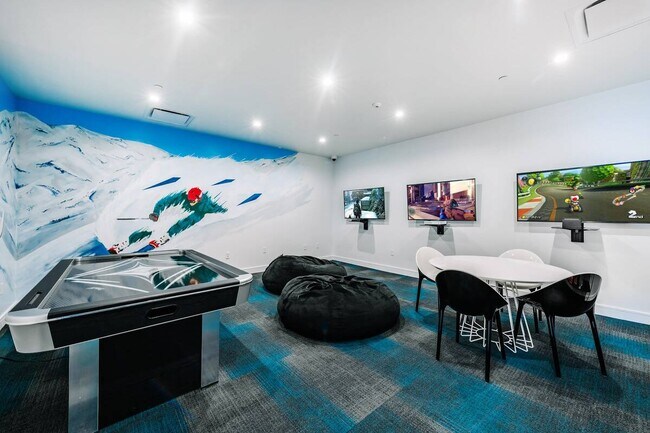 Building Photo - 2752 W High Mountain Rd