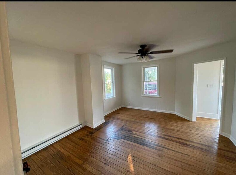 Building Photo - 318 Auburn St