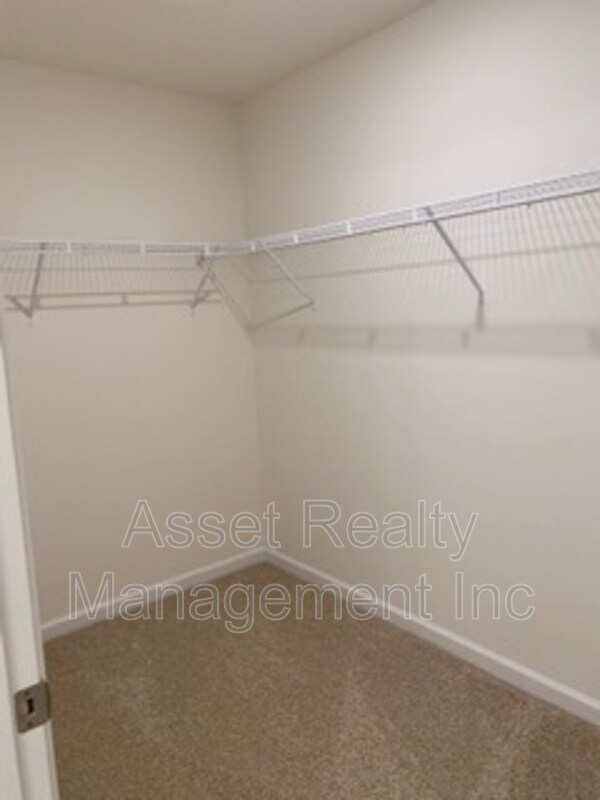 Building Photo - 12134 Evergreen Dr NE