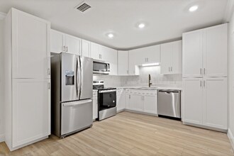 Building Photo - 3215 W Swann Ave