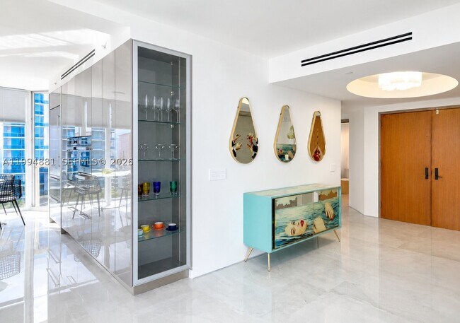Building Photo - 17555 Collins Ave