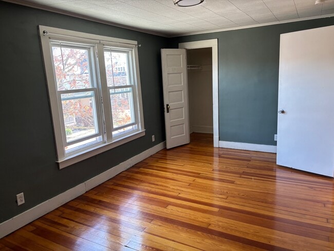 Building Photo - 2628 W Chestnut Ave