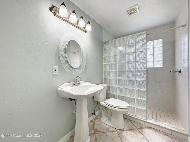 Building Photo - 305 Belmont Dr