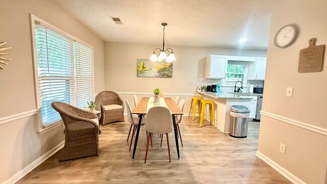 Building Photo - 2495 Danver Ln