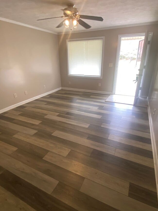 Building Photo - 206 Webb Rd