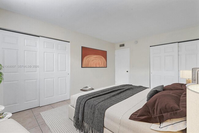 Building Photo - 1715 N 16th Ave