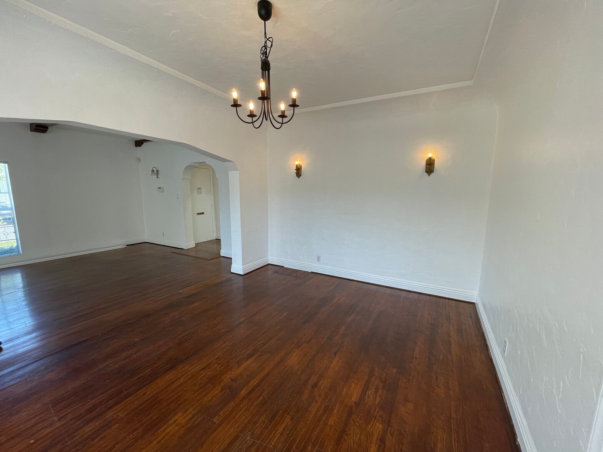 Building Photo - 1602 S Stanley Ave