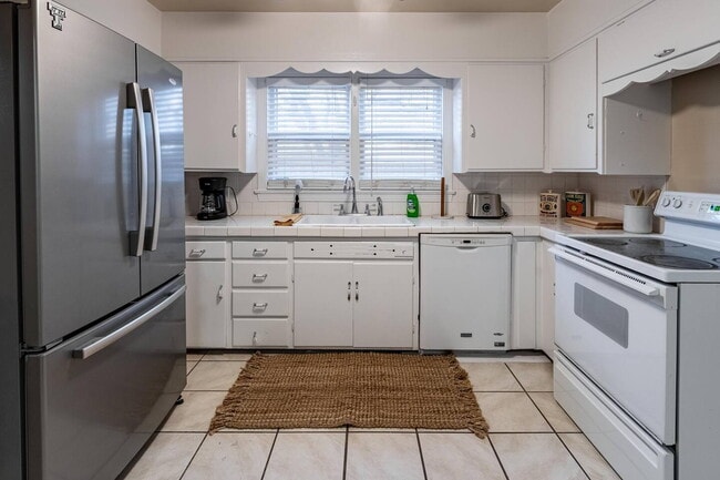 Building Photo - Move In Special of half off the first mont...