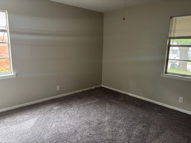 Building Photo - 4/1.5 in Denison off Spur 503!