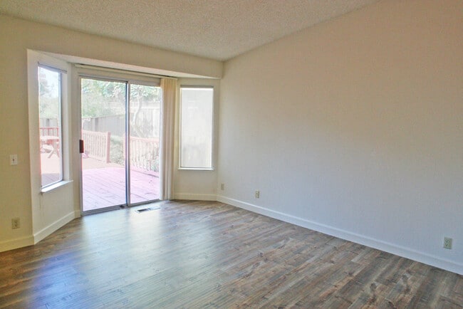 Building Photo - Single Story Evergreen Home at the Middle of a Cul-De-Sac!