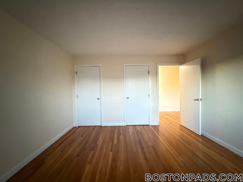 Building Photo - 122 Dustin St