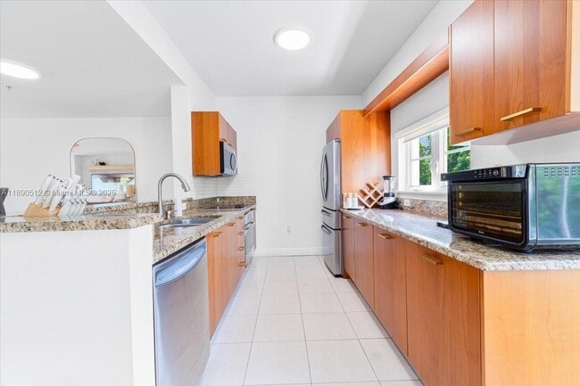 Building Photo - 2802 NE 184th Terrace