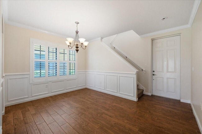 Building Photo - 700 Ventura Dr