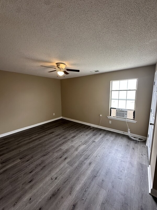 Building Photo - 6703 Einat Cove