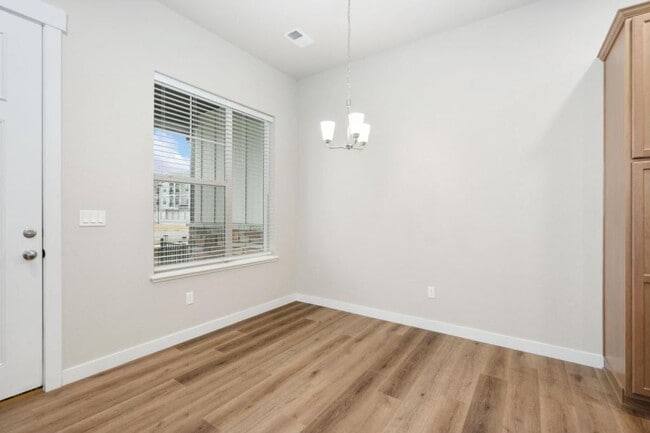 Building Photo - 4190 S Park Dr