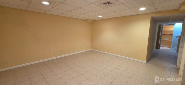 Building Photo - 18 Dina Ln