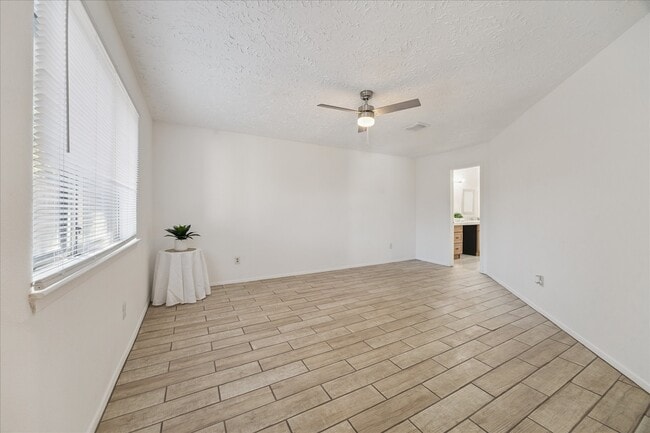 Building Photo - 4606 Laureldale Rd