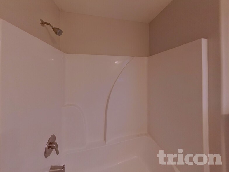 Building Photo - 500 Kirkland Dr