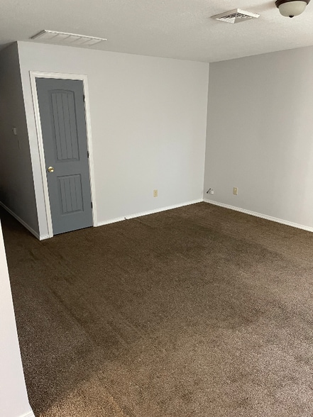 Building Photo - 1915 Park Ave