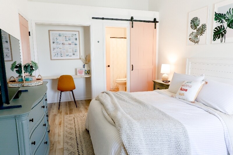 Building Photo - 1095 Plantation Dr W