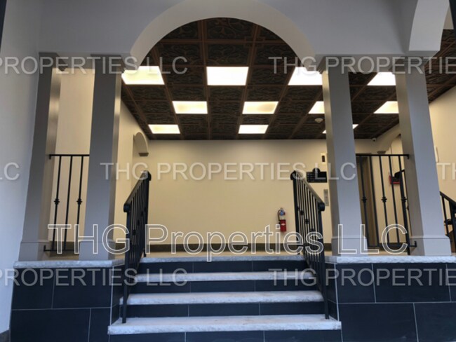 Building Photo - 641 Lincoln Ave