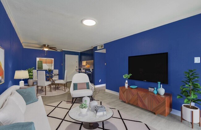 Building Photo - 2814 S Bartell Dr