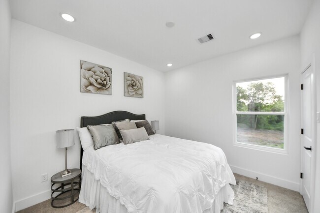 Building Photo - 2430 Harrington St