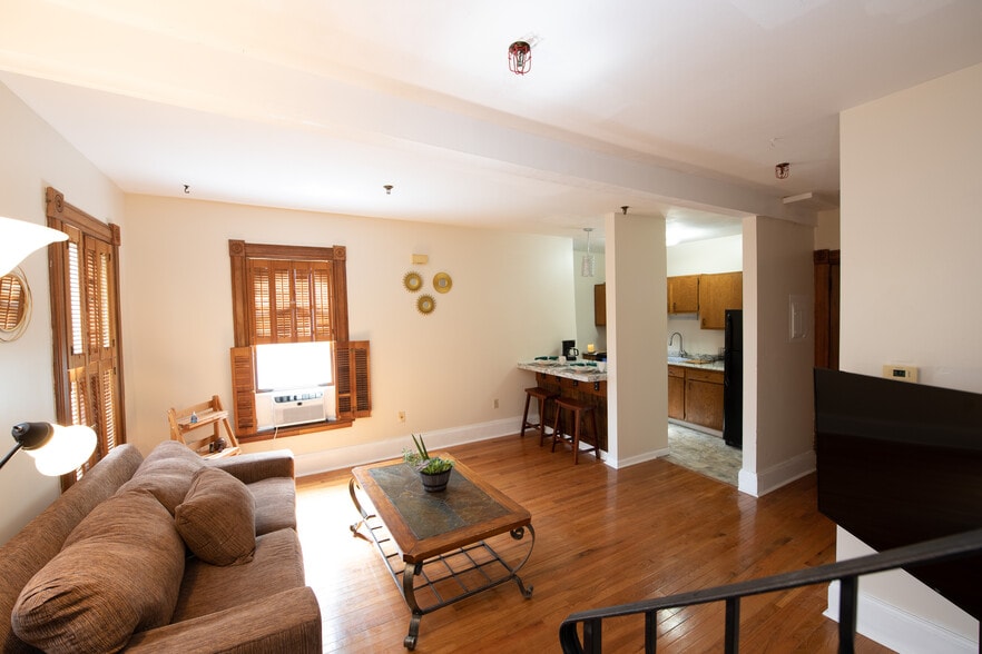 Building Photo - 129 Green St