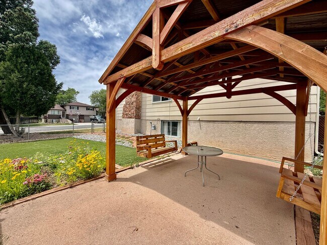 Building Photo - Tulip Way 4125-4127