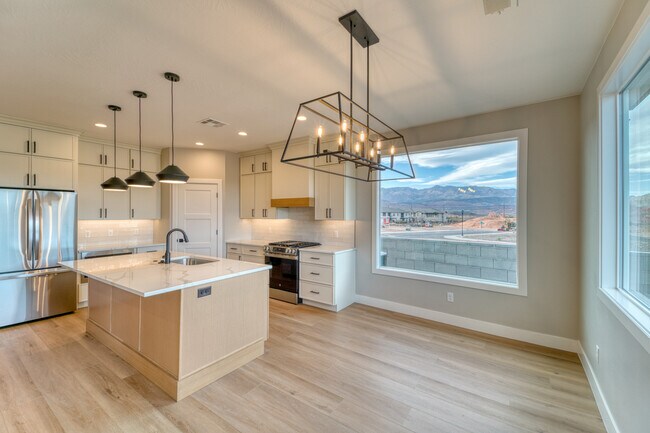 Building Photo - 362 Firerock Way