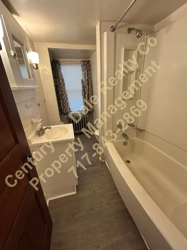 Building Photo - 362 W Broadway