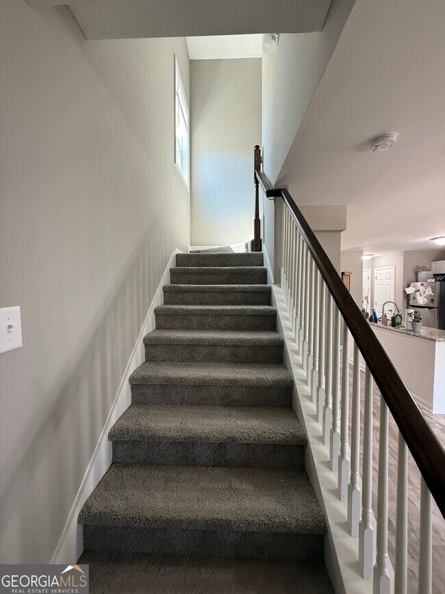 Building Photo - 305 Martin Cir