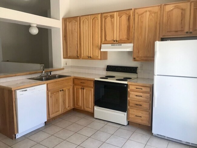 Building Photo - Start a Lease by 4/17 and get $250 off 1st Month!