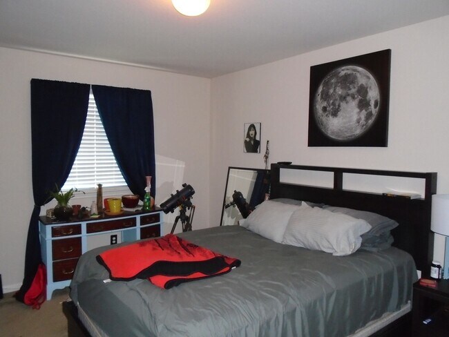 Building Photo - Great 3/3/2 in Pioneer Crossing!