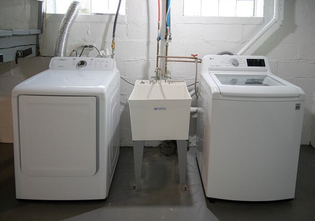 Building Photo - 151 Morrison Dr