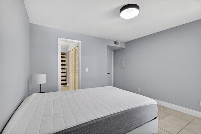 Building Photo - 1740 Palm Cove Blvd