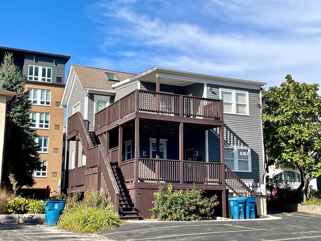 Building Photo - 943 Maple Ave